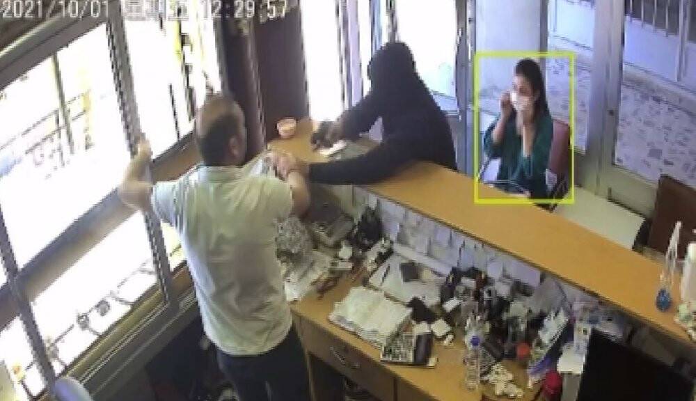 Silahlı kuyumcu soygunu kamerada