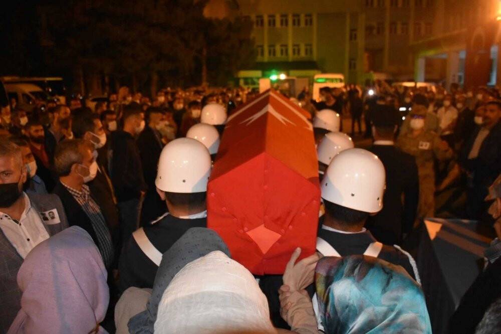 Bingöl’de terör saldırısında şehit olan işçiler son yolculuğuna uğurlandı