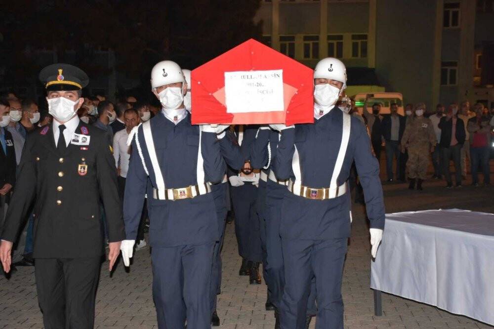 Bingöl’de terör saldırısında şehit olan işçiler son yolculuğuna uğurlandı