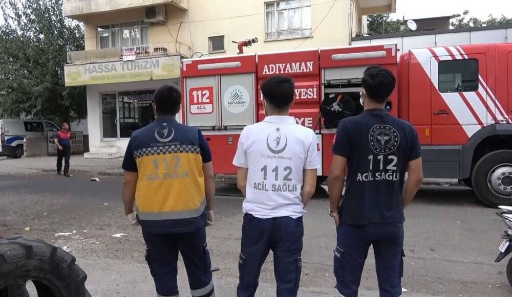 4 katlı binanın çatısı alev alev yandı