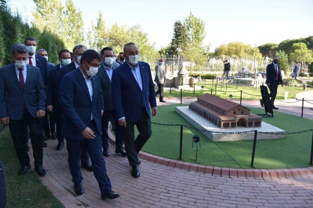 Bakan Çavuşoğlu Şehzadelerpark’ı ziyaret etti