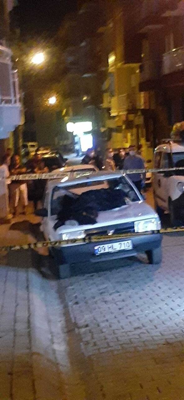 Balkondan yoldaki aracın üstüne düşen adam hayatını kaybetti