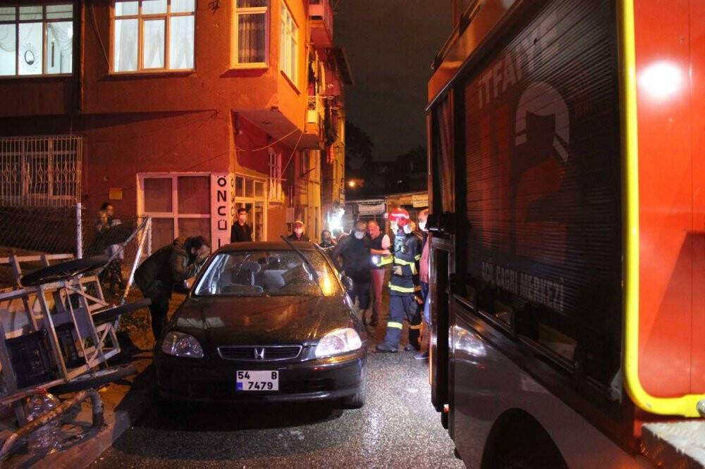 Çakmak gazı patladı, ev yandı: 2 yaralı