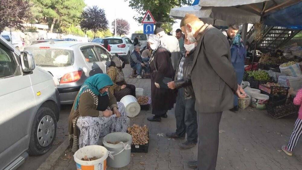Dağlardan bin bir emekle getiriyorlar, kazancı dudak uçuklatıyor