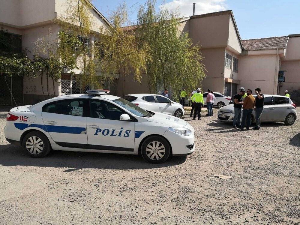 ’Dur’ ihtarına uymayan sürücü aracını bırakıp kaçtı