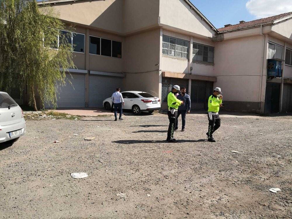 ’Dur’ ihtarına uymayan sürücü aracını bırakıp kaçtı