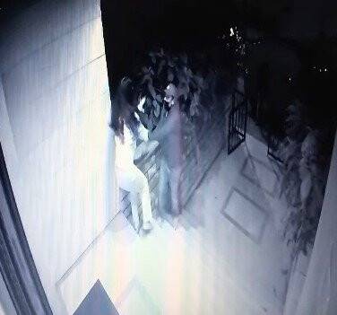 Kadıköy’de genç kızın hırsızlarla mücadelesi: Silah çekip, kaçtılar