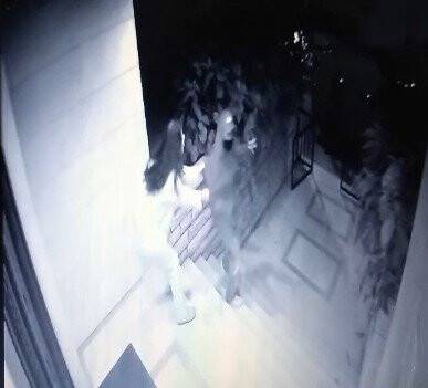 Kadıköy’de genç kızın hırsızlarla mücadelesi: Silah çekip, kaçtılar