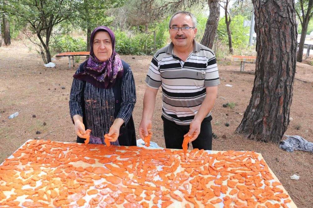 Komşularından görüp yapmaya başladı, işinin ustası oldu