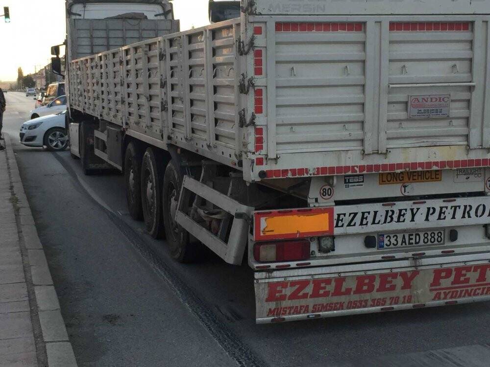 Kulu'da tır çarptığı otomobili 43 metre sürükledi