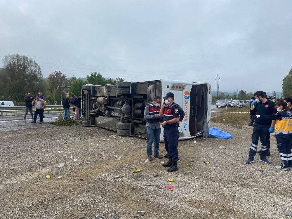 MHP toplantısına giden midibüs devrildi: 2 ölü, 17 yaralı