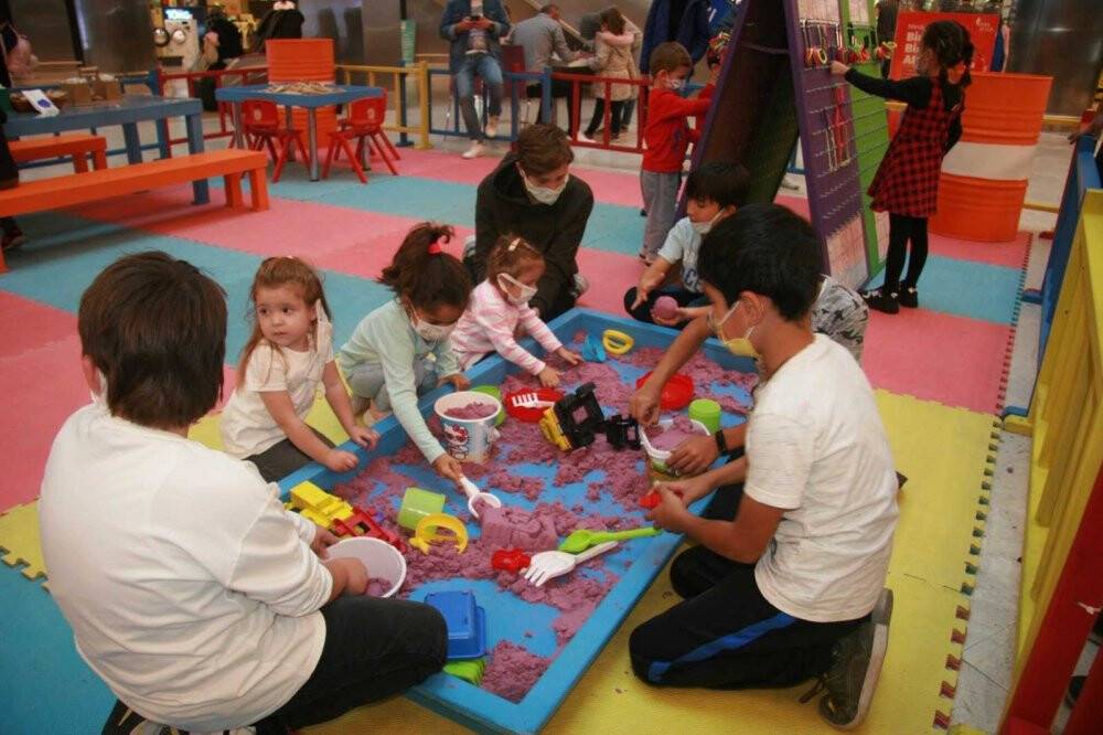 Minik dostların yuvalarını minik çocuklar yaptı