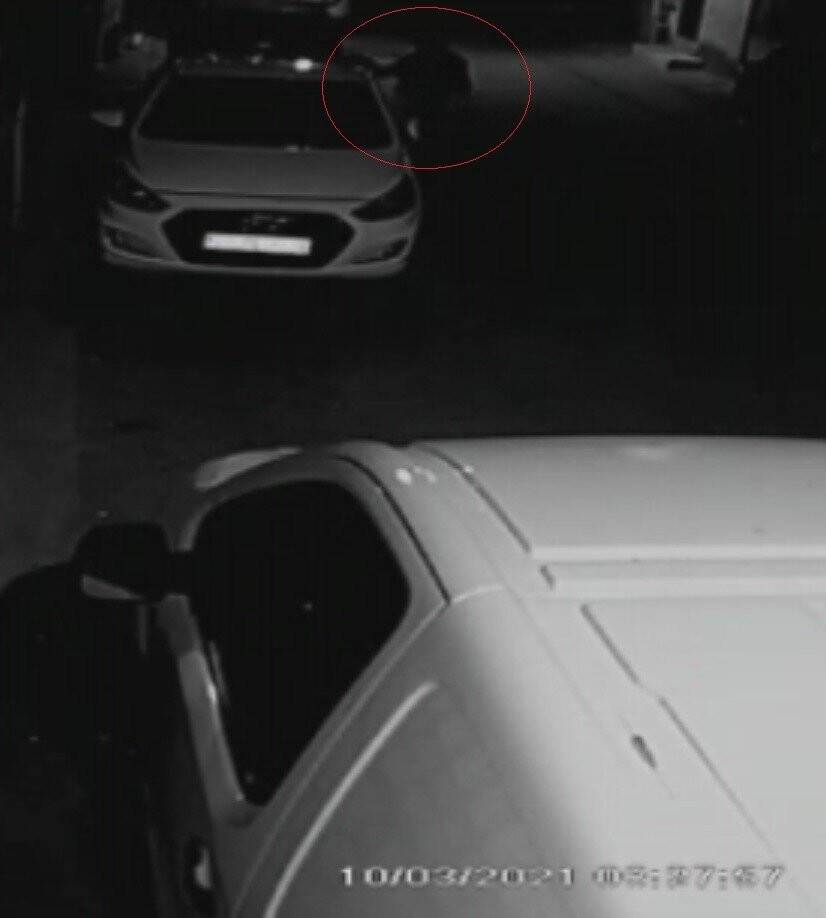 Otomobil kundaklama anları güvenlik kamerasına yansıdı