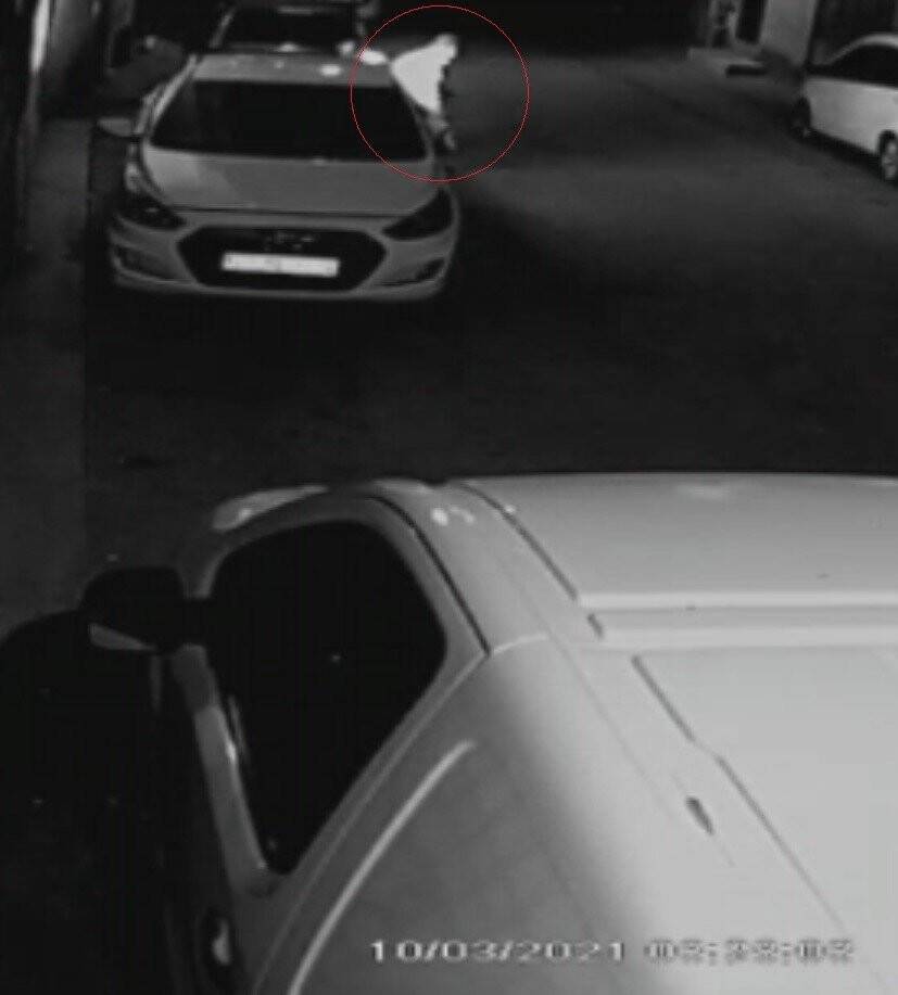 Otomobil kundaklama anları güvenlik kamerasına yansıdı