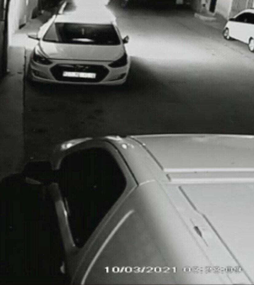 Otomobil kundaklama anları güvenlik kamerasına yansıdı