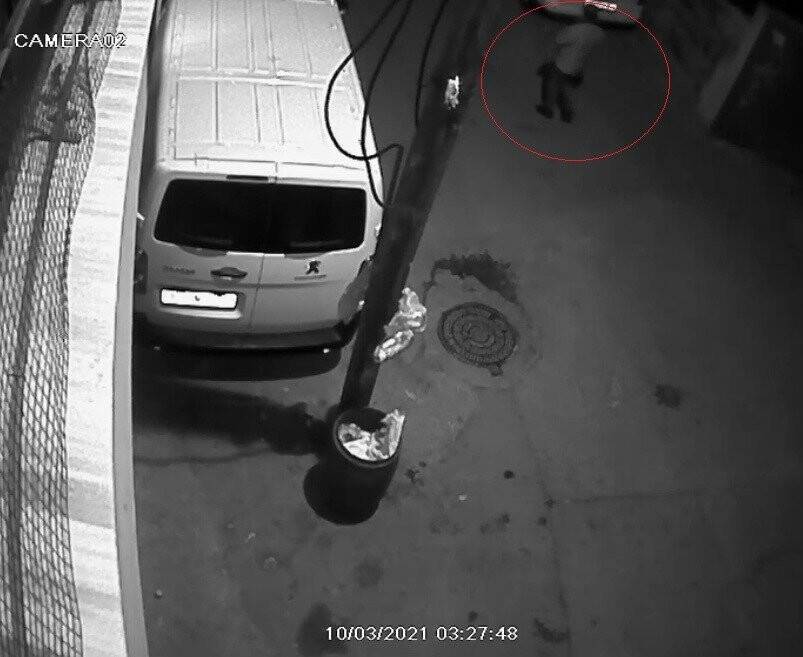 Otomobil kundaklama anları güvenlik kamerasına yansıdı