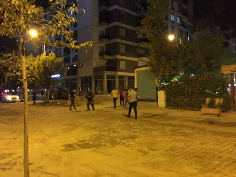 Şüpheli paket fünye ile patlatıldı