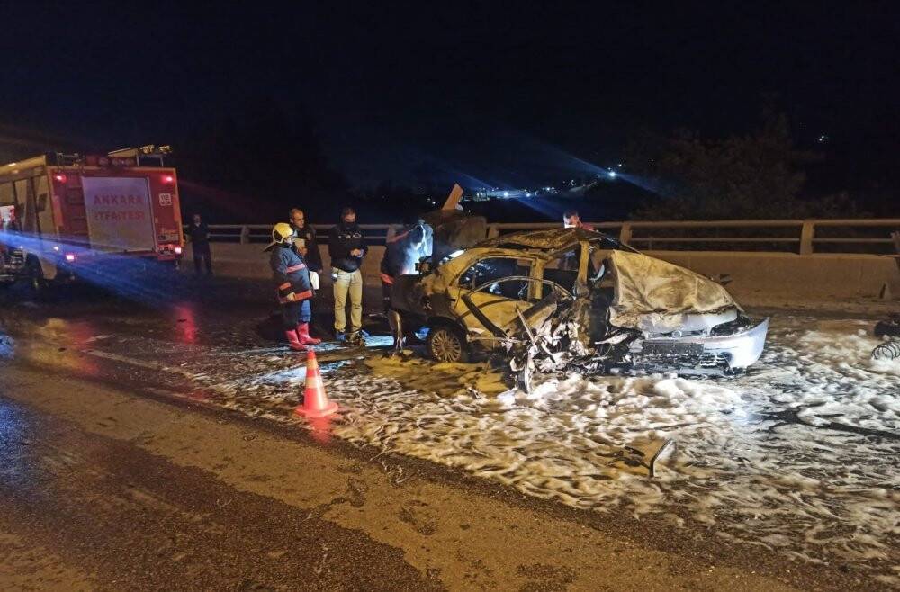 Üst geçidin ayağına çarpıp yanan otomobilin sürücüsü hayatını kaybetti