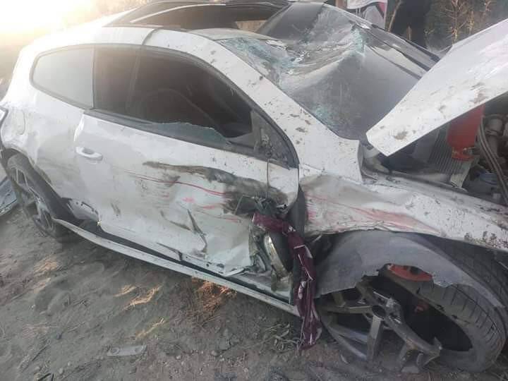 Düğün konvoyunda tırın sıkıştırdığı otomobil tarlaya uçtu; 1’i ağır 4 yaralı