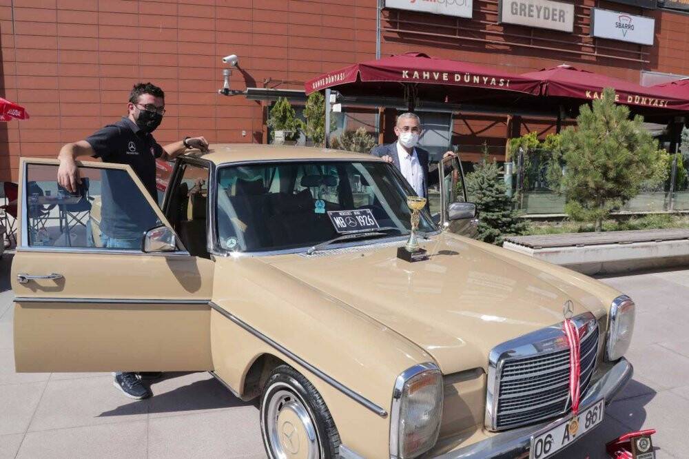 Klasik araçlar tutkunları nostalji rüzgarı estirdi