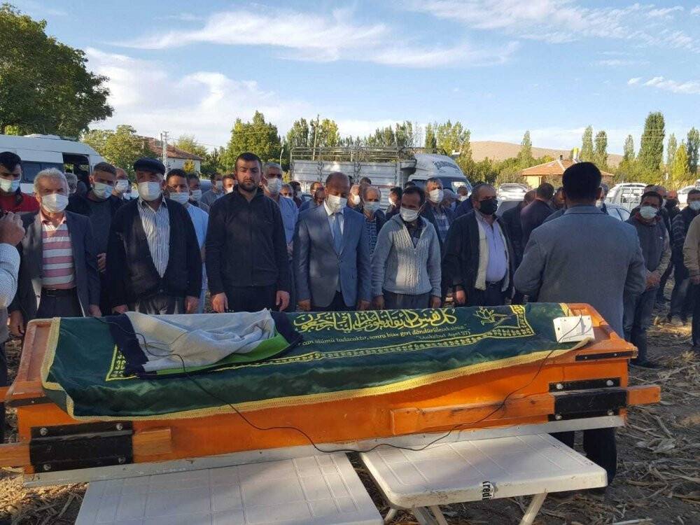 Konya'da kuzusunu kurtarmak isterken boğulan çocuk son yolculuğuna uğurlandı