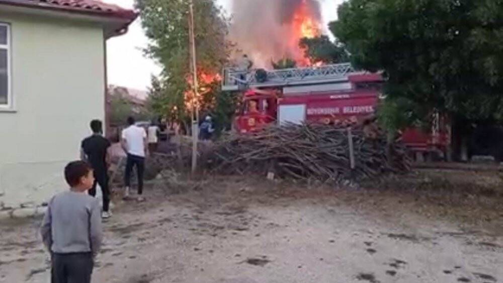 Konya’da müstakil alev alev yandı