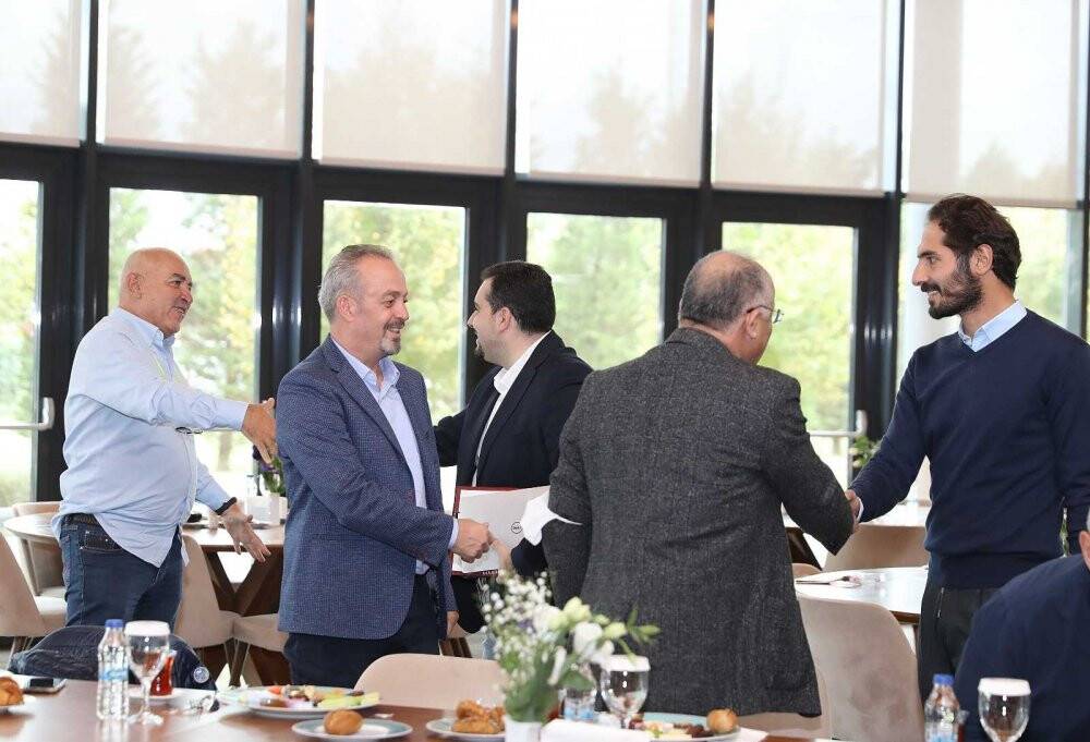 Kuntz'dan oyunculara gözdağı: Kapılar kimseye kapalı değil, kimsenin yeri de garanti değil