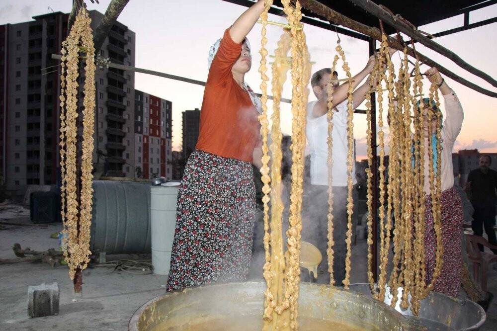 Şifa kaynağı yöresel tatlılar olan harire ve cevizli sucuk yapımı başladı