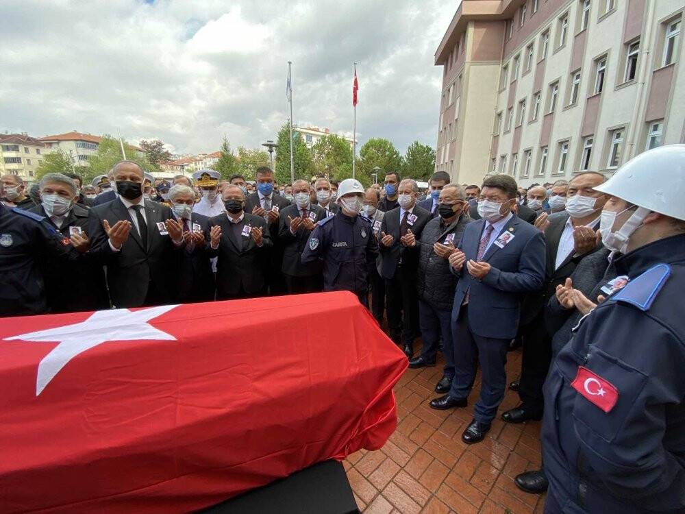 Trafik kazasında vefat eden Başkan Yardımcısı için belediyede tören düzenlendi