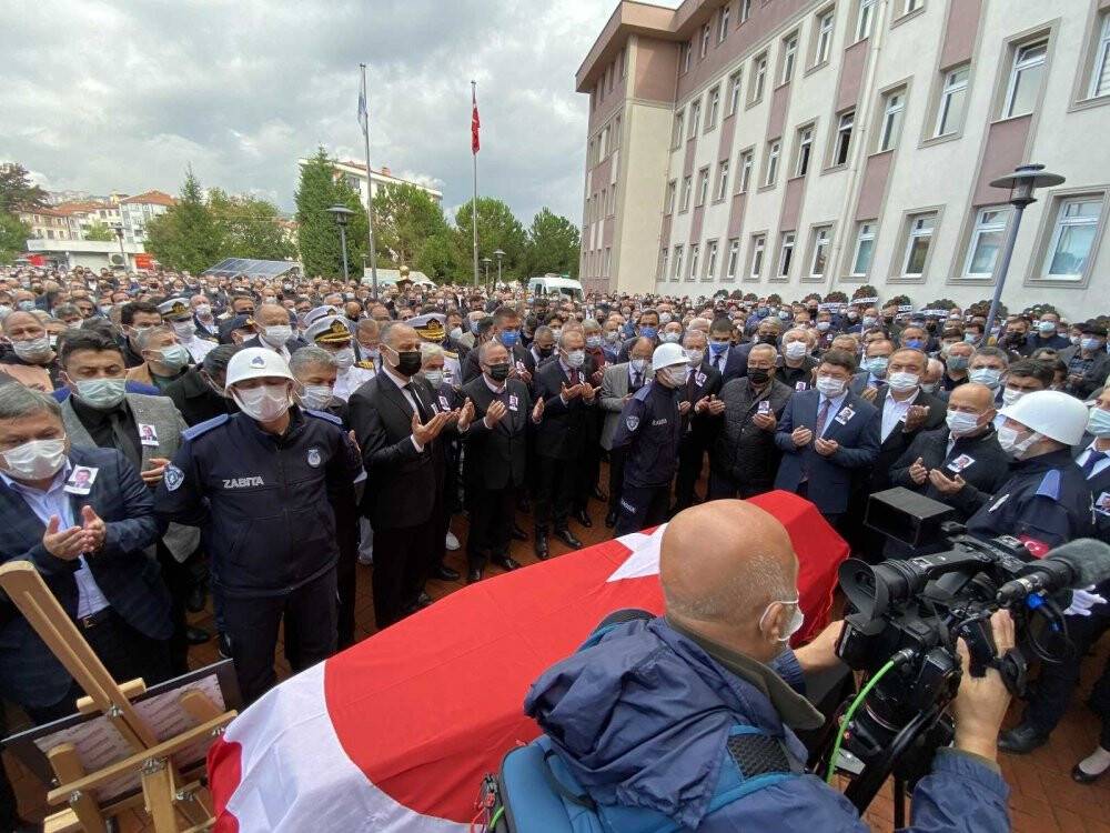 Trafik kazasında vefat eden Başkan Yardımcısı için belediyede tören düzenlendi