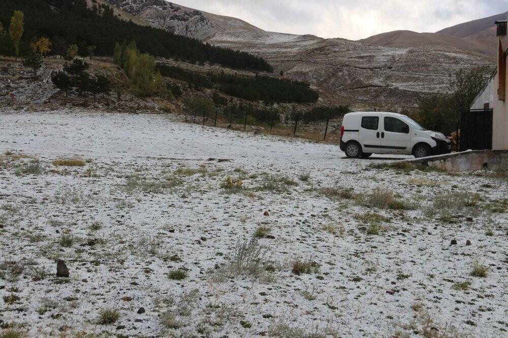 Erzurum’da zirve beyaza büründü