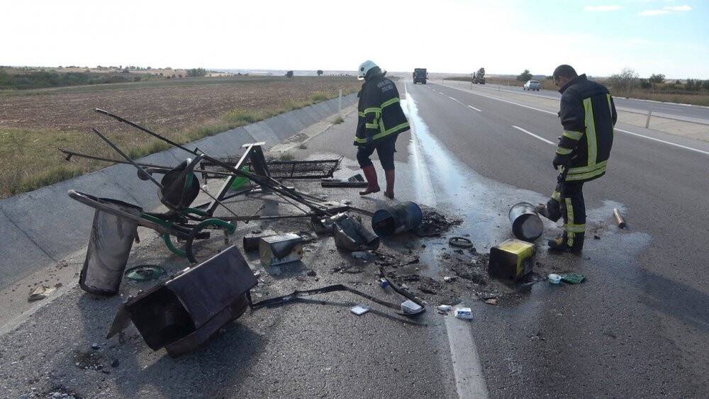 Kırklareli’de seyir halindeki kamyonet alev aldı