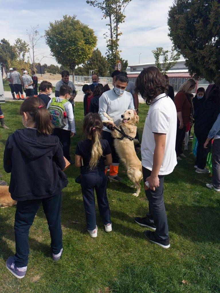 Konya'da öğrencilerden Büyükşehir Belediyesi Hayvan Barınağına ziyaret