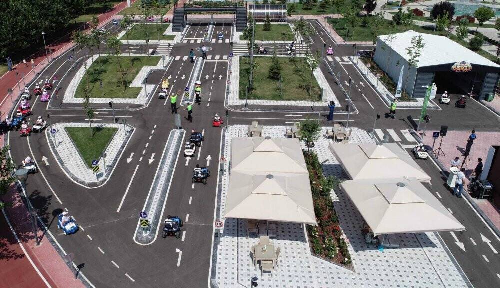 Başkan Kavuş, trafik eğitiminde çocuklara eşlik etti