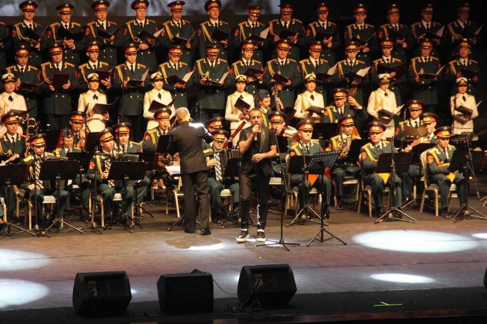 Rus Kızılordu Korosu ve Haluk Levent Konya’da sahne aldı