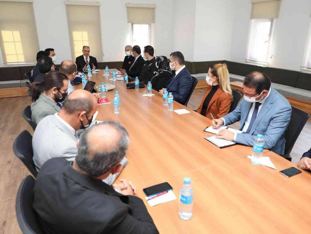 Vali Özkan Akören’de kamu hizmetlerini inceledi