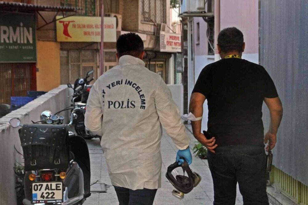 Yakınlarının 1 haftadır ulaşamadığı adam, evinde ölü bulundu