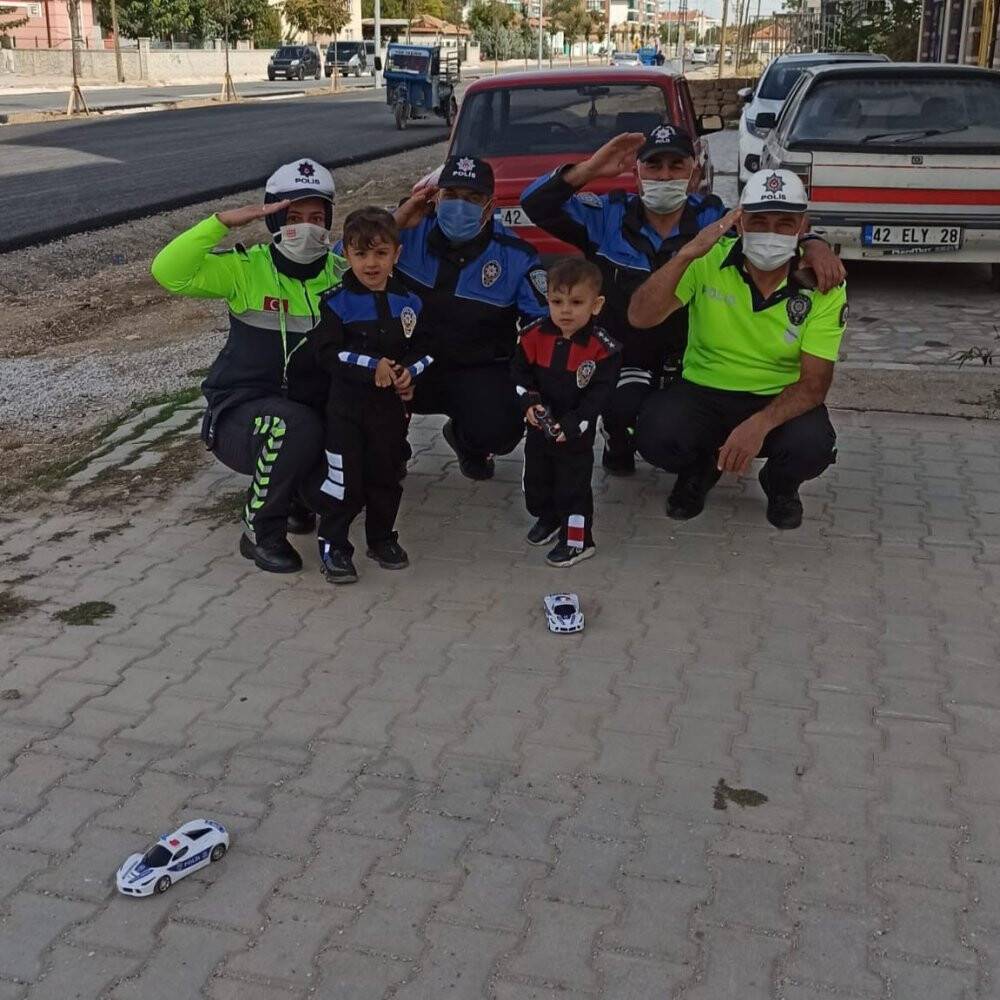 Konya Polisi Konya'da polis kas hastası kardeşlerin polis olma hayalini gerçekleştirdi