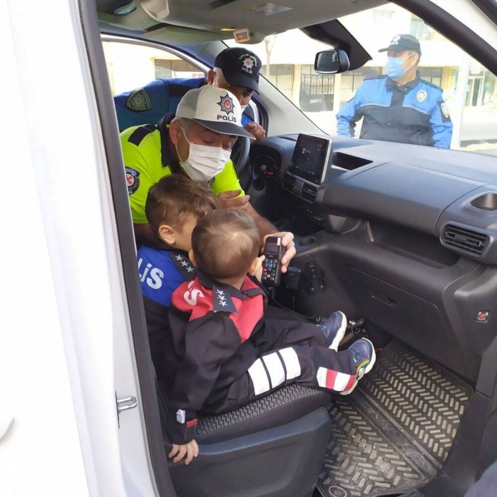 Konya Polisi Konya'da polis kas hastası kardeşlerin polis olma hayalini gerçekleştirdi