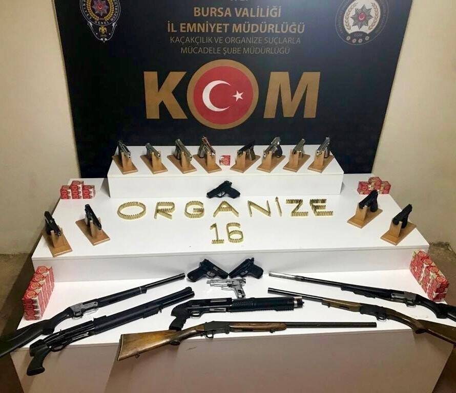 Silah tacirlerine şafak operasyonu: 6 kişi tutuklandı