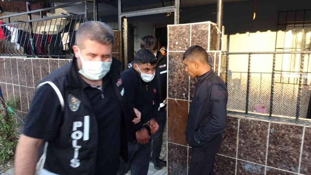 Silah tacirlerine şafak operasyonu: 6 kişi tutuklandı