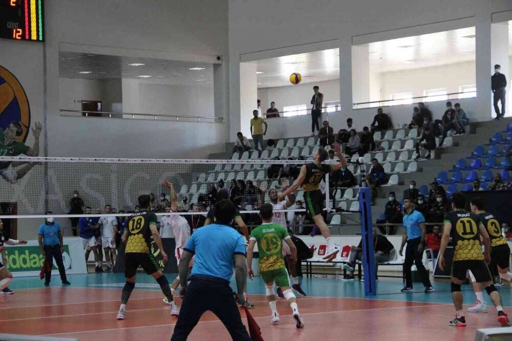 Efeler Ligi: Bingöl Solhan Spor: 0 - Yeni Kızıltepe Spor: 3