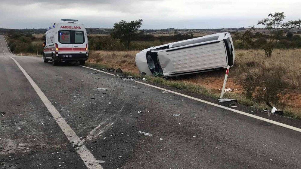İki otomobil kafa kafaya çarpıştı: 1 ölü, 3 yaralı