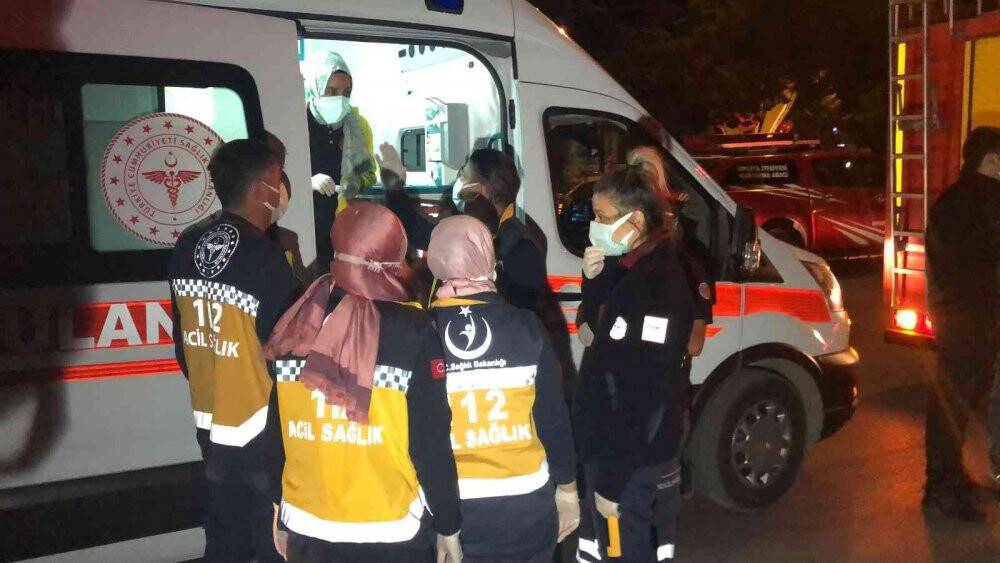 Isparta’da otomobil, otobüs durağına daldı: 5 yaralı