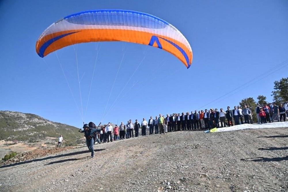 Osmaniye’de gökyüzü renklendi