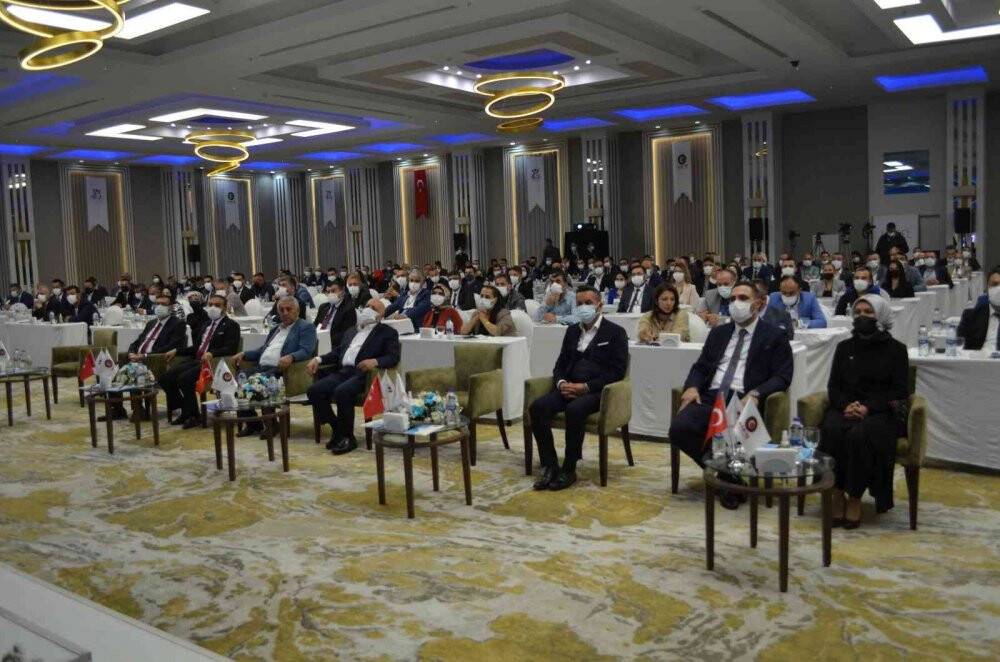 Sağlık çalışanlarının dört gözle beklediği ek ödemelerle ilgili Bakan Koca’dan önemli açıklama