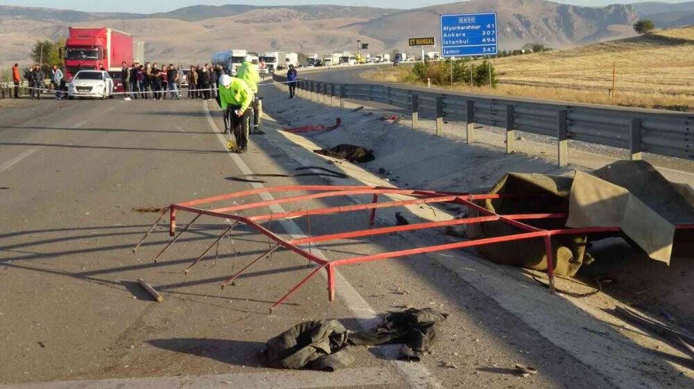 Afyonkarahisar’da feci kaza: 3 ölü, 1 yaralı