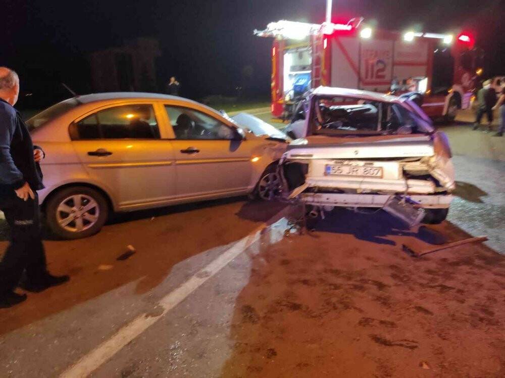 İki otomobil çarpıştı: 6 yaralı