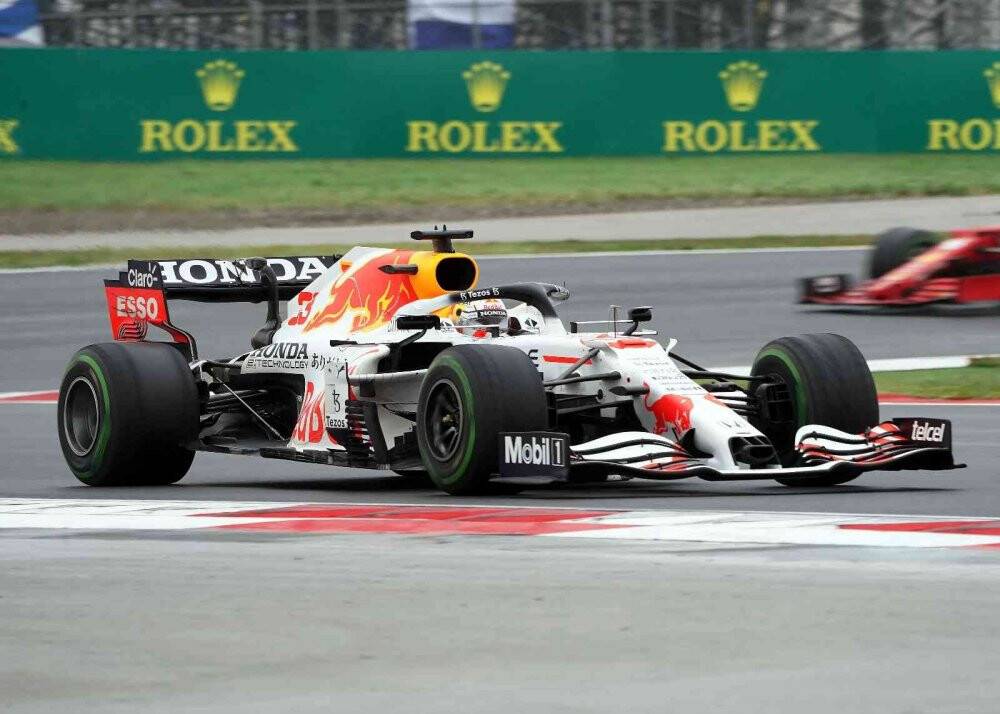 İstanbul’da zafer Mercedes pilotu Valtteri Bottas’ın