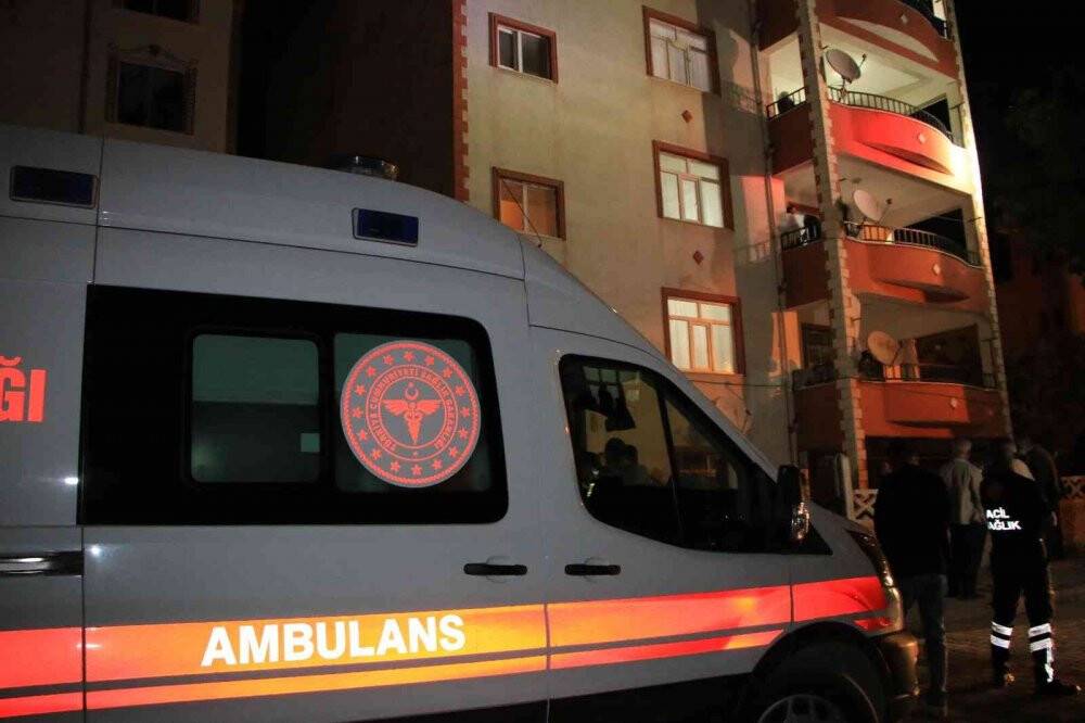 Şehidin baba ocağına Türk bayrağı asıldı